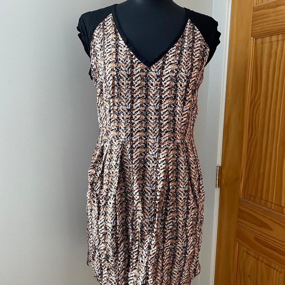 Geometric dress with pockets